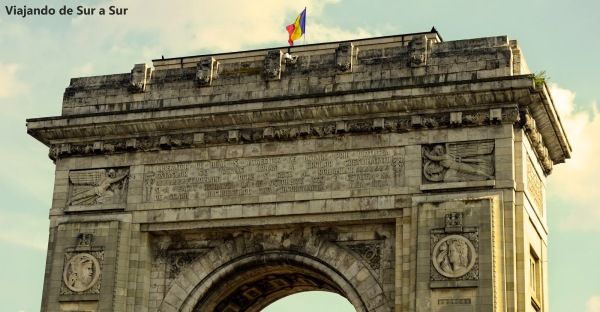 Arco del triunfo rumano (de Rumanía, no de Roma jaja) – Primero fue de madera, en 1878 y construido a las apuradas para que las tropas desfilaran en él. En 1936 se construyó este por el fin de la Primera Guerra Mundial.